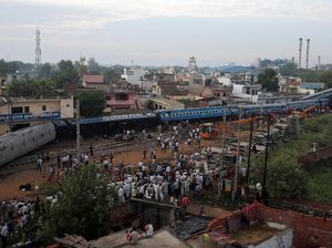 Potret Kecelakaan Kereta Mengerikan di India  Potret Kecelakaan Kereta Mengerikan di India