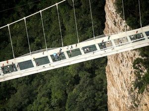 Foto: Jembatan di China Ini Bikin Jantung Mau Copot