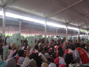 Leganya Warga Jabodetabek Terima Sertifikat Tanah dari Jokowi