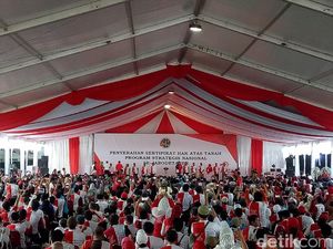 Djarot Terima Sertifikat Tanah Taman BMW dan Balai Kota dari Jokowi