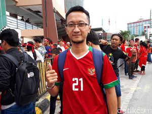 Terbang dari Bangkok demi Sehari bareng Timnas Indonesia