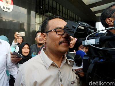 Hindari Jurnalis, Tersangka Korupsi Malang Kepentok Kamera