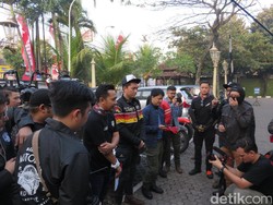 Ananda Omesh dkk Touring Santai Menuju Bali