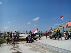 Akses Sawah Ditutup Tol, Petani Ngawi Halangi Proyek Pembangunan