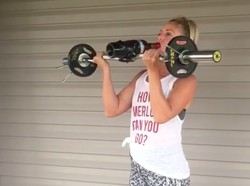 Ada-ada Saja, Wanita Ini Manfaatkan Wine Agar Olahraga Jadi Lebih Fun