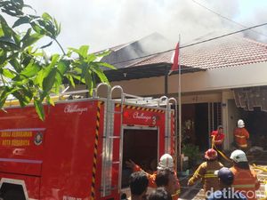Rumah di Jemur Andayani XII Surabaya Terbakar, Isi Gudang Ludes