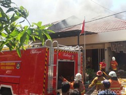 Rumah di Jemur Andayani XII Surabaya Terbakar, Isi Gudang Ludes