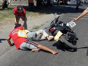 Rekonstruksi Penjambretan Saudara Kembar, 7 Adegan Diperagakan Rekonstruksi Penjambretan Saudara Kembar, 7 Adegan Diperagakan