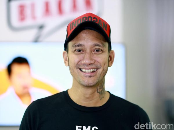 Foto: 10 Artis Pria Indonesia yang Masih Ganteng & Awet Muda di Usia 40