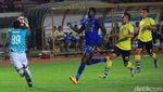 Foto: Maitimo Hat-trick, Persib Pesta Setengah Lusin Gol
