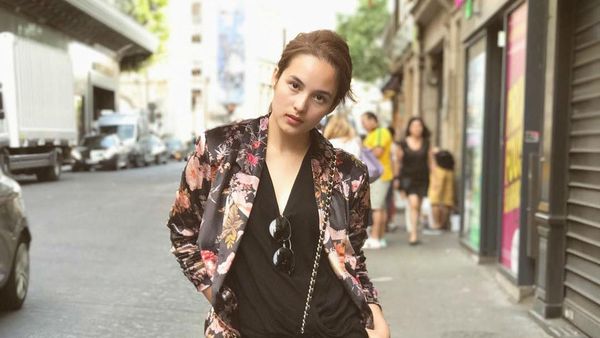 10 Foto Artis Indonesia dengan Penampilan Stylish