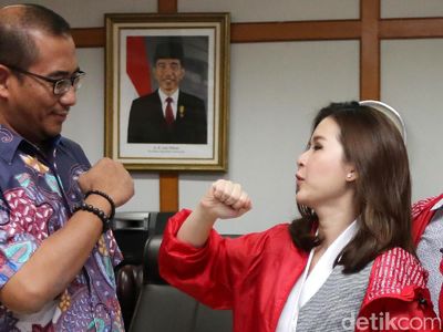 Foto : Begini Salam PSI yang Bikin Canggung KPU