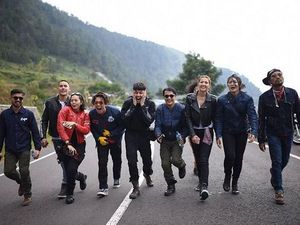 Gaya Para Seleb dan Tunggangannya saat Touring