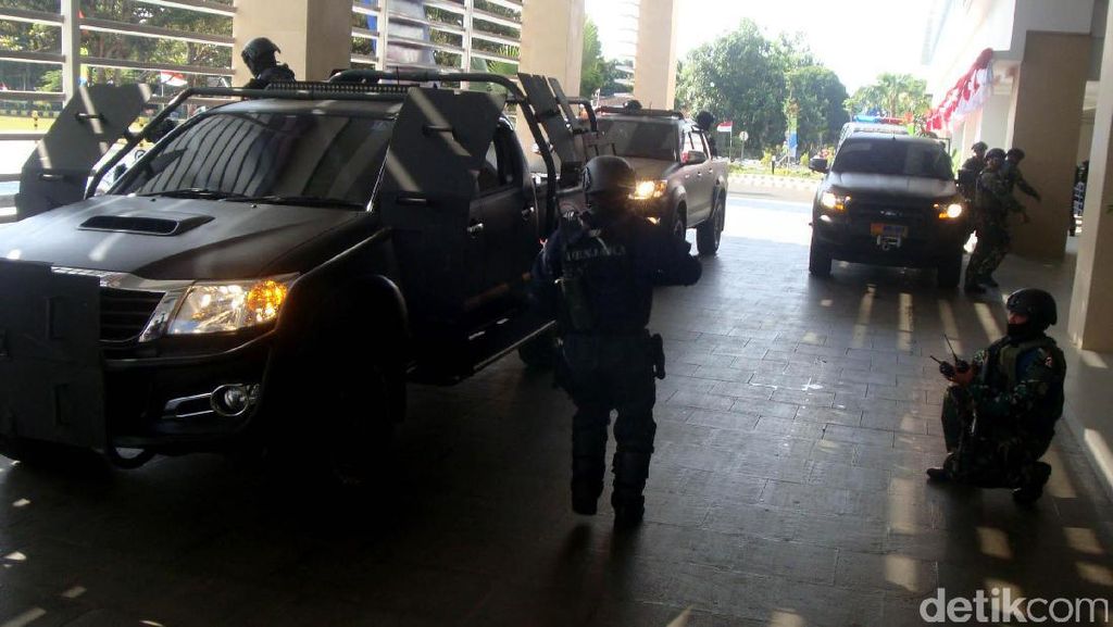 Denjaka Ambil Alih Pertamina RU IV Cilacap Setelah Dikuasai Teroris Denjaka Ambil Alih Pertamina RU IV Cilacap Setelah Dikuasai Teroris