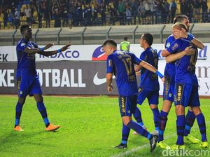 Manajer dan Vujovic Dihukum, Pelatih Minta Pemain Persib Jaga Fokus
