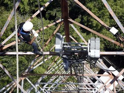 Kominfo: Tri dan Indosat Pemenang Frekuensi 2,1 GHz