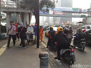 Bikin Macet di Bekasi, Pemkot Larang Ojek Online Ngetem di Jalan