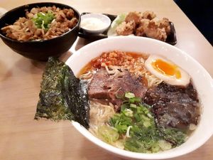 Fuku Ramen: Sedapnya Ramen Spesial Bertopping Beef Chashu dengan Kuah Kaldu Ayam Fuku Ramen: Sedapnya Ramen Spesial Bertopping Beef Chashu dengan Kuah Kaldu Ayam