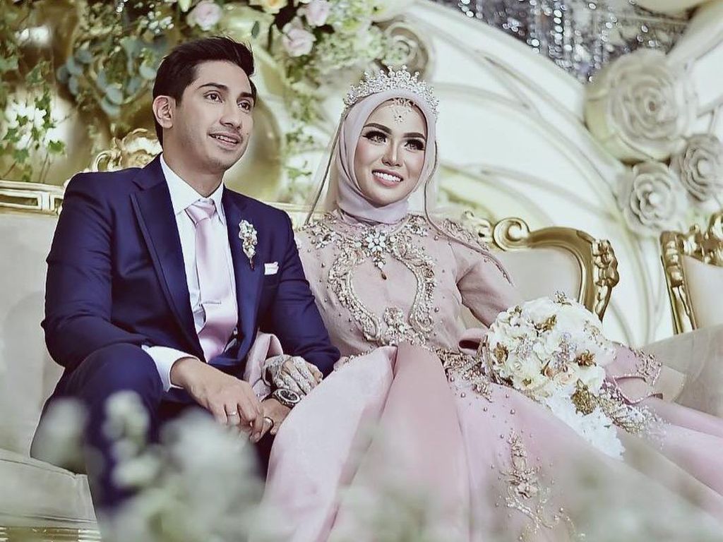 Cerita Medina Zein Soal Pernikahan Mewahnya dengan Adik Ayu Azhari