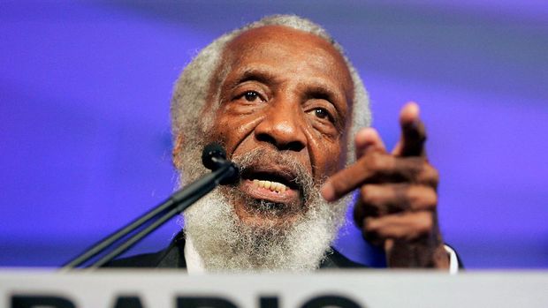 Dick Gregory dikenal sebagai komedian kulit hitam pertama yang tampil di depan kulit putih.