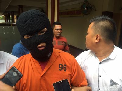 Berpenutup Kepala, Ini Ringgo Si Penghina Jokowi dan Kapolri
