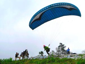 Paralayang di Gunung Ijen, Berani?