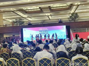 Nano Riantiarno hingga Nyoman Nuarta Raih Penghargaan 72 Ikon Prestasi Nano Riantiarno hingga Nyoman Nuarta Raih Penghargaan 72 Ikon Prestasi