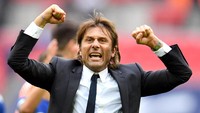 Ekspresi kegembiraan manajer Chelsea Antonio Conte. The Blues bangkit untuk memetik kemenangan pertamanya usai ditekuk Arsenal dalam Community Shield dan kalah mengejutkan di tangan Burnley di laga pertama liga. Foto: Justin Setterfield / Getty Images