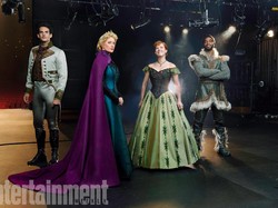 Drama Musikal Frozen Disambut Antusias Publik