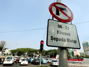 Gubernur DKI Harus Copot Rambu Larangan Motor Melintasi Jalan Thamrin Gubernur DKI Harus Copot Rambu Larangan Motor Melintasi Jalan Thamrin