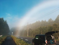 Ajaib! Netizen Ini Tak Sengaja Temukan Ujung Pelangi