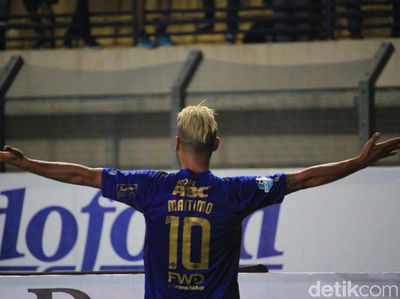 Foto: Maitimo Hat-trick, Persib Pesta Setengah Lusin Gol