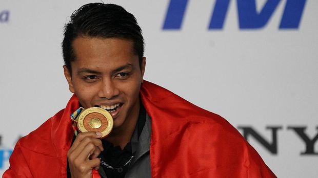Siman Sudartawa untuk kali keempat dipercaya menjadi pembawa bendera Indonesia di upacara pembukaan ajang multi-cabang.