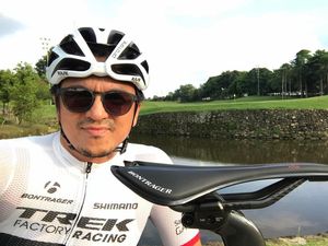 Atikah, Perempuan yang Jadi Sorotan Saat Gowes Bareng Engku Emran Atikah, Perempuan yang Jadi Sorotan Saat Gowes Bareng Engku Emran