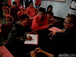 Ki Manteb Sudharsono Ambil Formulir Pilkada Banyumas lewat PDIP