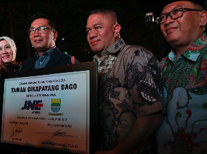JNE Hantarkan Kebahagiaan untuk Masyarakat Indonesia