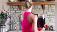 Berbagai Variasi Gerakan Unik Olahraga dengan Botol Wine