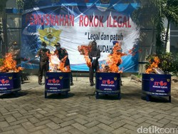 Rokok Ilegal Senilai Rp 1 Miliar Dimusnahkan Bea Cukai Sidoarjo