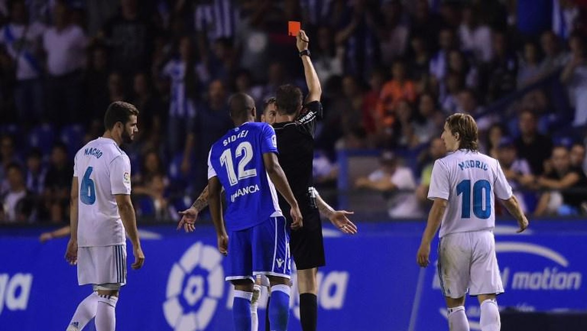 Real Madrid dapat dua kartu merah di tiga pertandingan pertama musim ini (MIGUEL RIOPA/AFP PHOTO)
