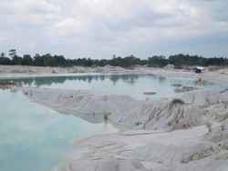 Kisah Sedih di Balik Keindahan Danau Kaolin