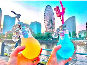 Cantiknya! Minuman Warna-warni dalam Bohlam Lampu Ini Sedang Tren