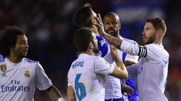 Sergio Ramos diingatkan Zinedine Zidane agar rendah hati dan tidak merasa terlalu hebat. (