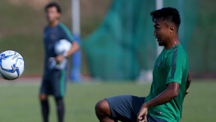 Hargianto (kanan) berlatih sebelum berlaga pada SEA Games XXIX Kuala Lumpur 2017 di Stadion UKM, Bangi, Selangor, Malaysia, Senin (14/8). ANTARA FOTO/Sigid Kurniawan/ama/17.