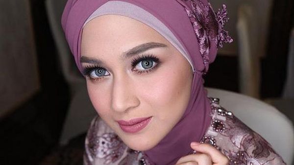 Berhijab, Nina Zatulini Makin Cantik?