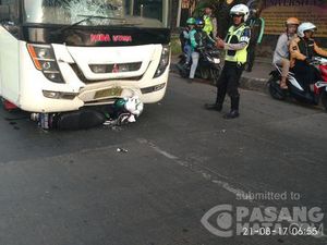 Pemotor Tewas Ditabrak Bus di Kalimalang