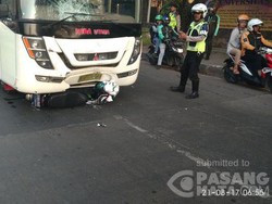 Pemotor Tewas Ditabrak Bus di Kalimalang