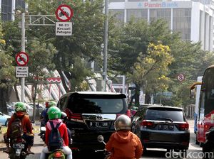 Tak Cuma Emak-emak, Cowok pun Banyak yang Belum Paham Rambu Lalin Tak Cuma Emak-emak, Cowok pun Banyak yang Belum Paham Rambu Lalin