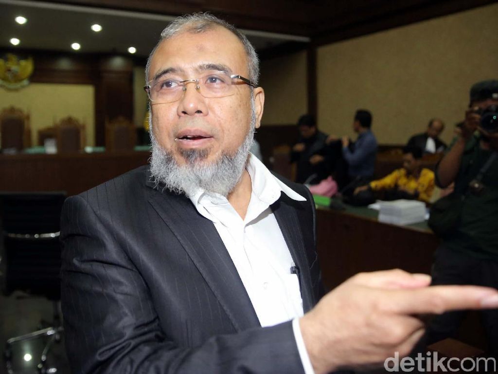 Patrialis Akbar Jalani Sidang Putusan Kasus Suap Hari Ini Patrialis Akbar Jalani Sidang Putusan Kasus Suap Hari Ini
