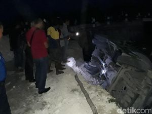 Truk Molen Terguling di Lokasi Proyek Pengecoran, 1 Pekerja Tewas