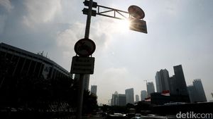 Foto : Rambu Pelarangan Motor di Jalan Jenderal Sudirman